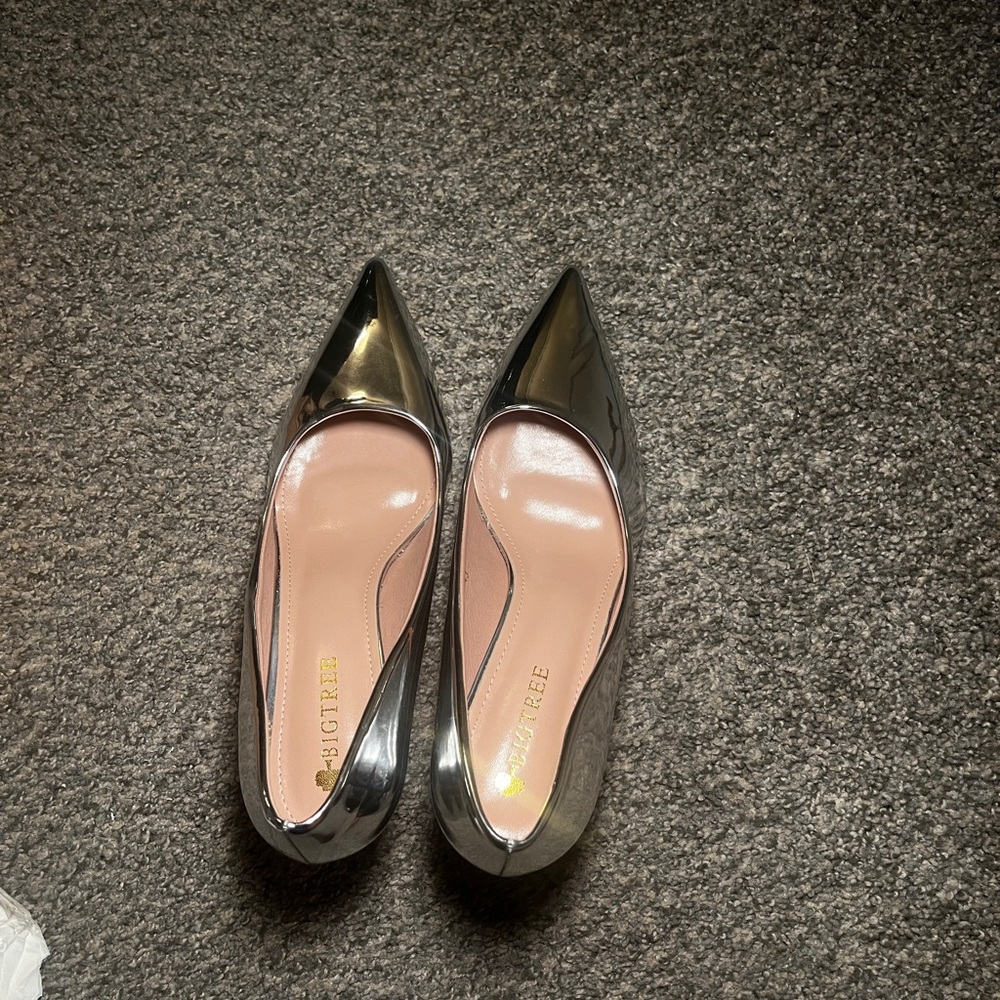 Metallic Gray Pointed Heels